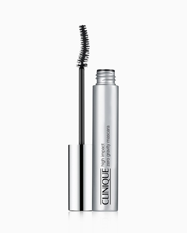 High Impact™ Zero Gravity Mascara, Mascara a lunga tenuta, enfatizza all’istante lunghezza, volume e curvatura delle ciglia, sollevandole per un effetto “zero gravity”.